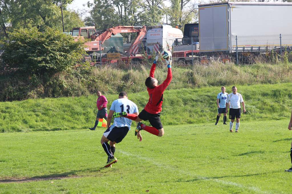 Klasa A: Błękitni - Iskra 4:2 (3:1)