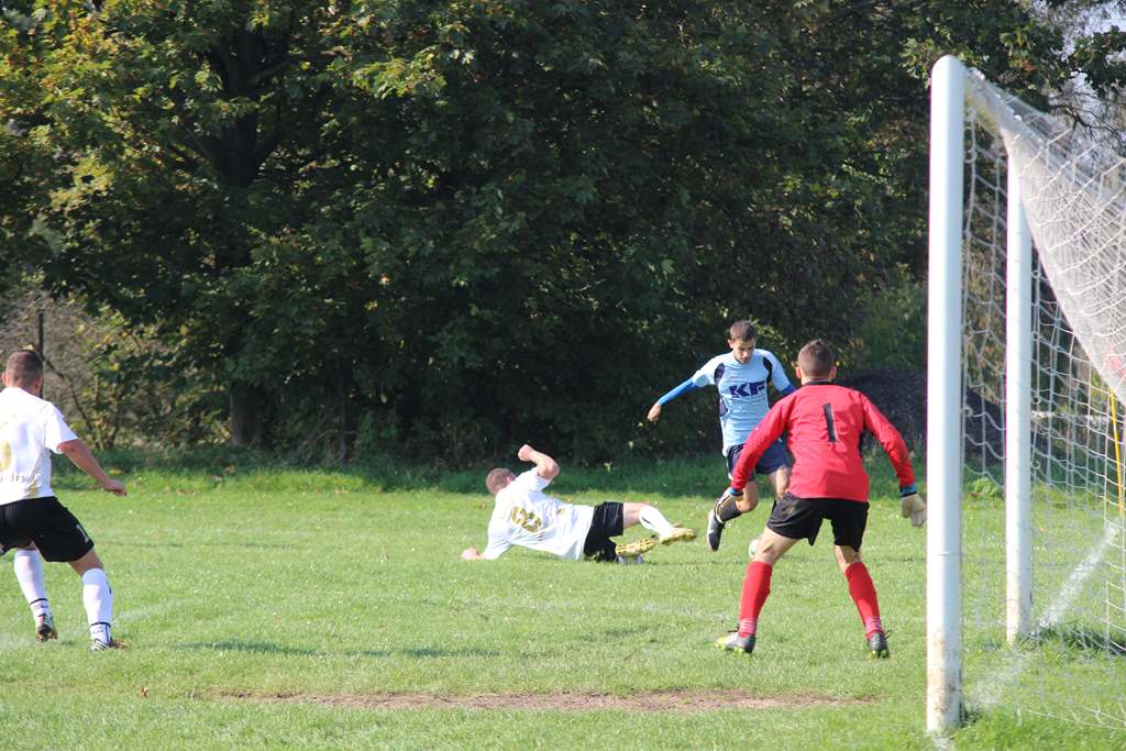 Klasa A: Błękitni - Iskra 4:2 (3:1)