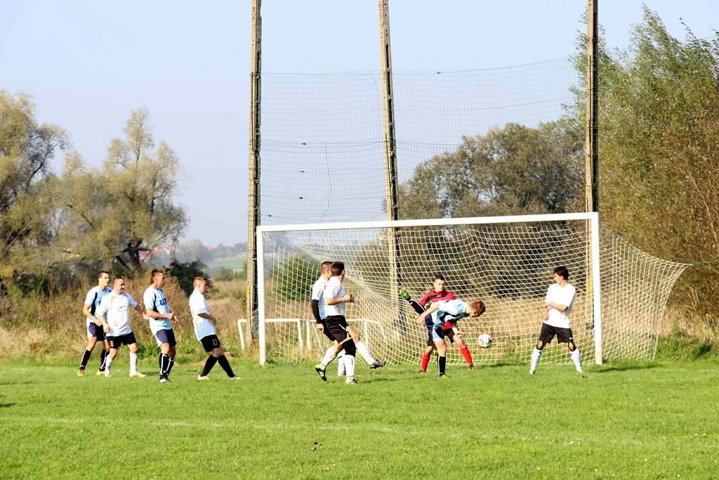 Klasa A: Błękitni - Iskra 4:2 (3:1)