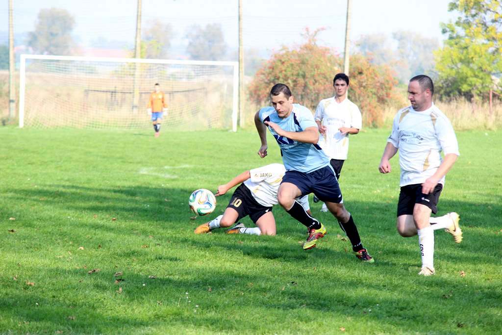 Klasa A: Błękitni - Iskra 4:2 (3:1)