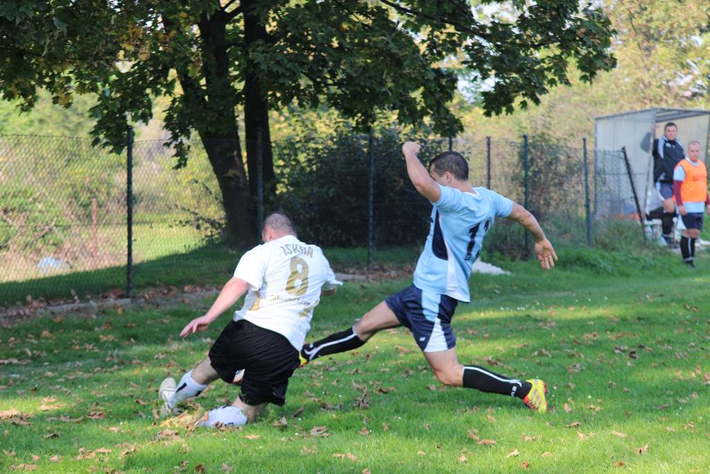 Klasa A: Błękitni - Iskra 4:2 (3:1)