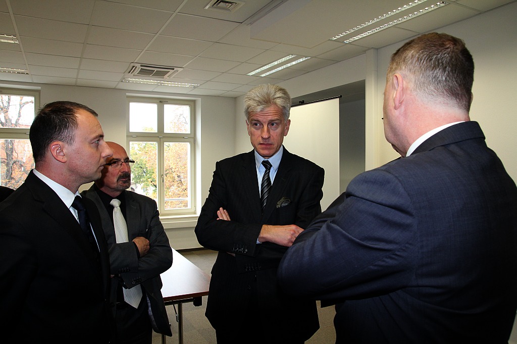 Myrda: Partie niszczą samorządową Polskę