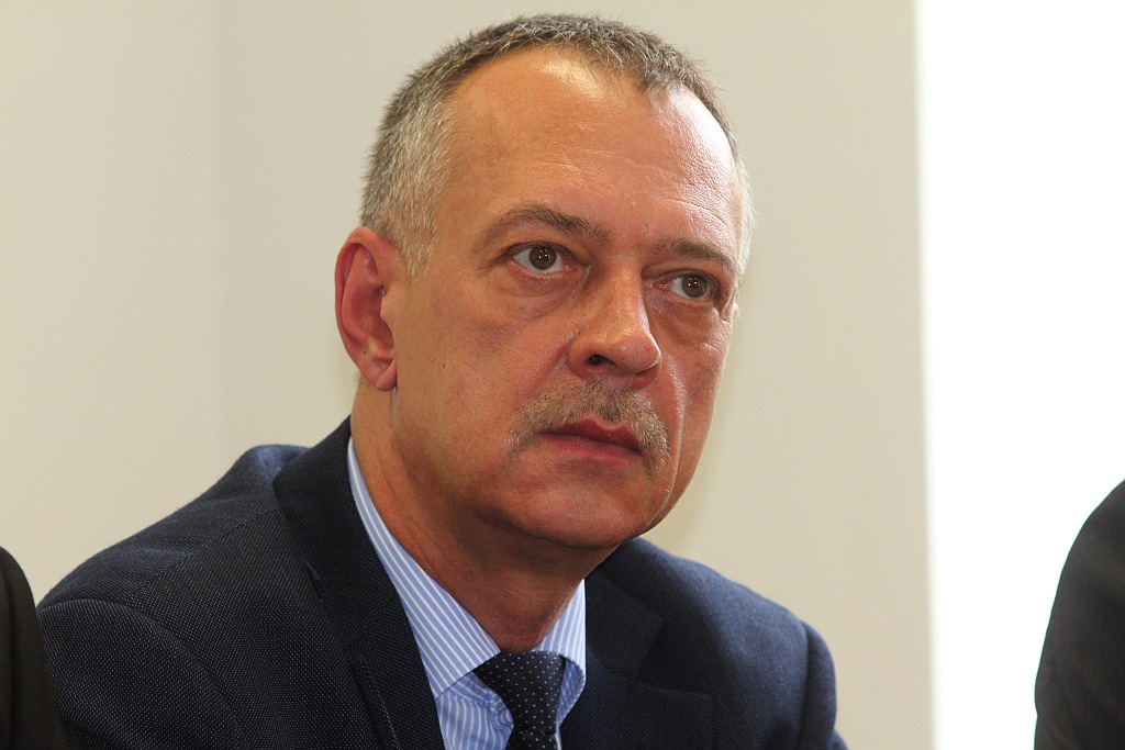 Myrda: Partie niszczą samorządową Polskę