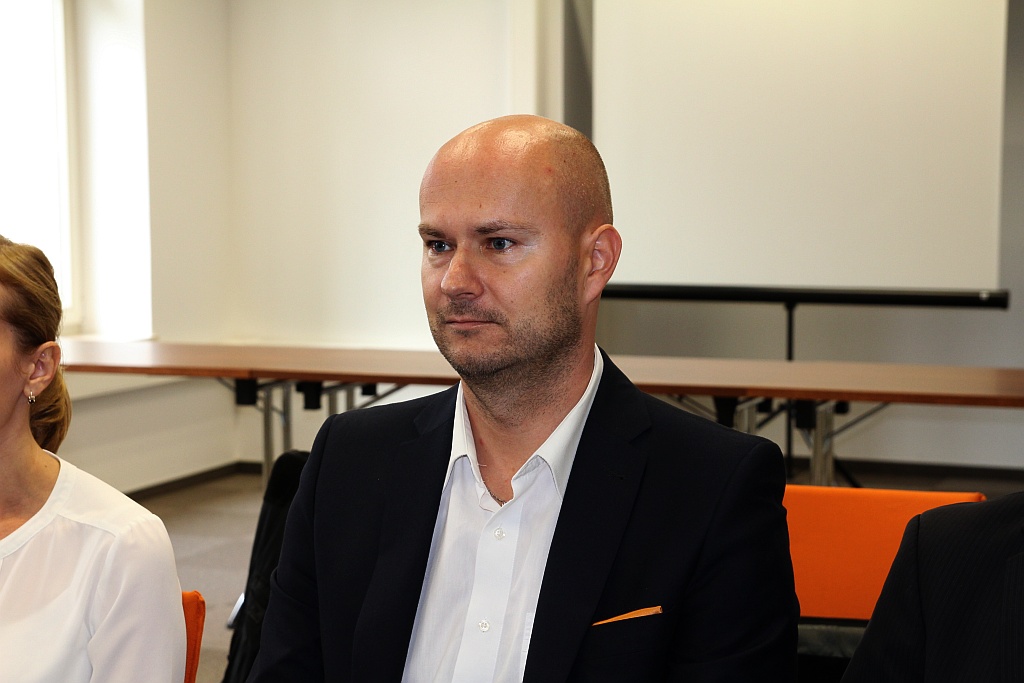 Myrda: Partie niszczą samorządową Polskę