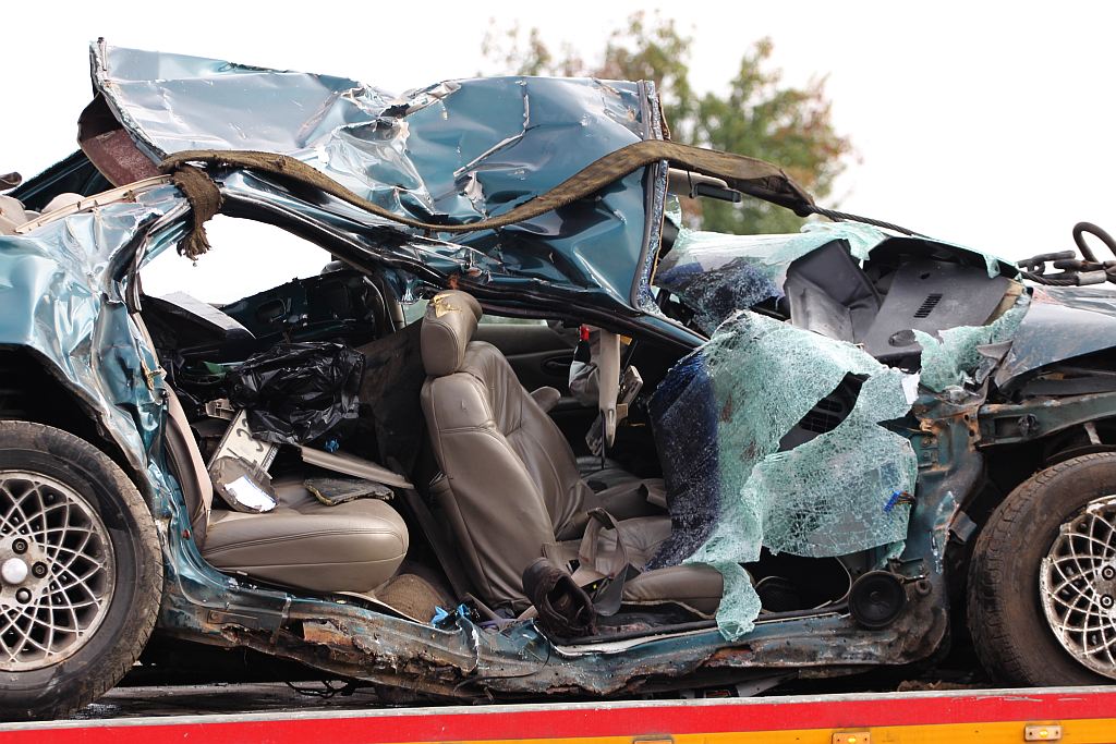 Wypadek w Miłosnej. Dwie osoby nie żyją