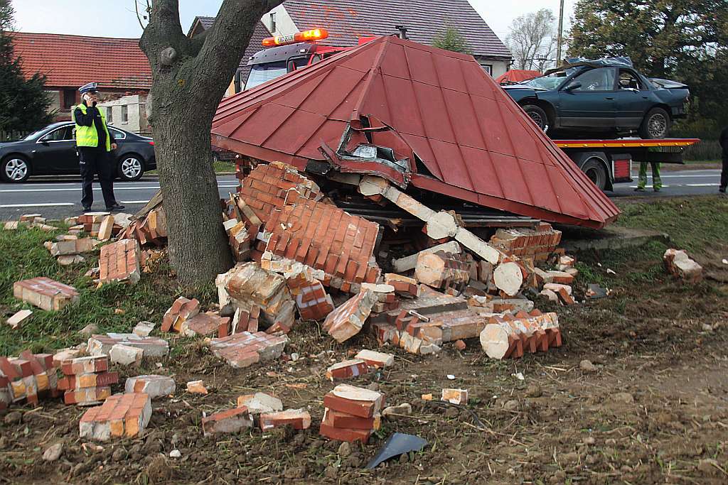 Wypadek w Miłosnej. Dwie osoby nie żyją