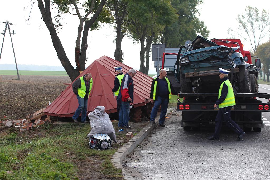 Wypadek w Miłosnej. Dwie osoby nie żyją