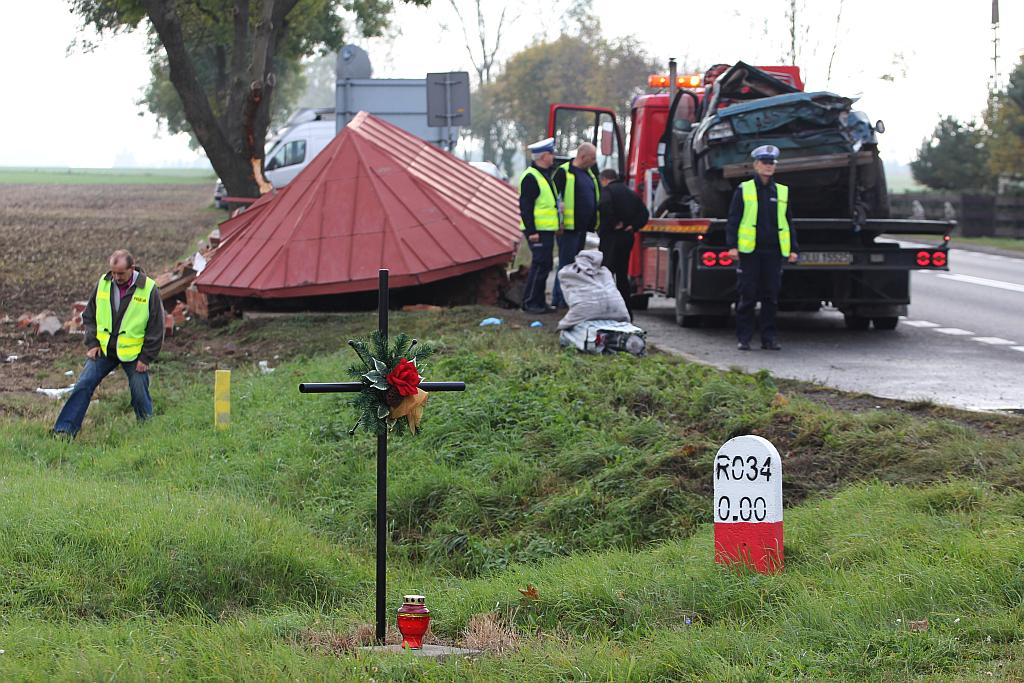 Wypadek w Miłosnej. Dwie osoby nie żyją