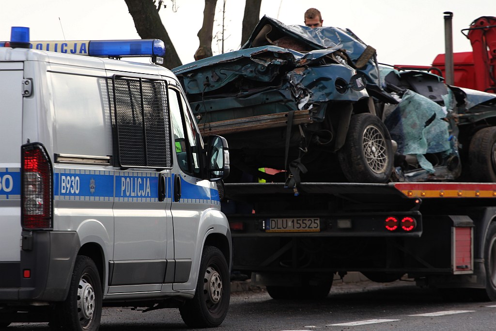 Wypadek w Miłosnej. Dwie osoby nie żyją
