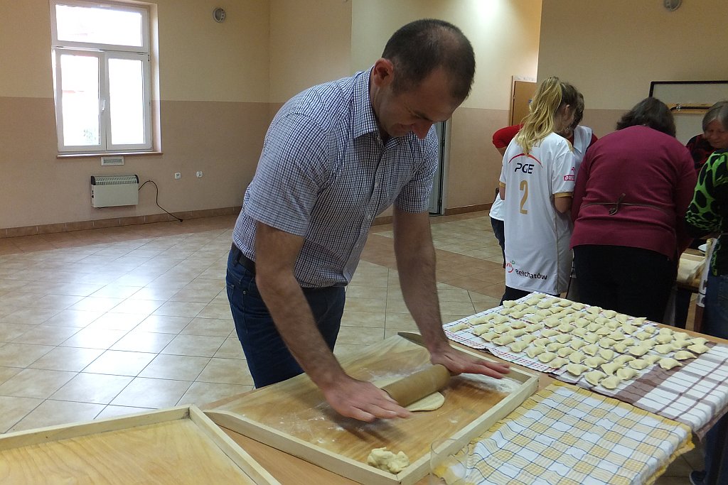 W Wągrodnie w gminie Ruja uczyli się jak robić pierogi