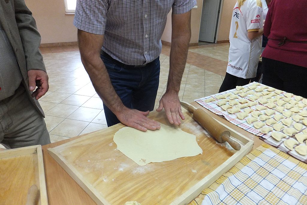 W Wągrodnie w gminie Ruja uczyli się jak robić pierogi