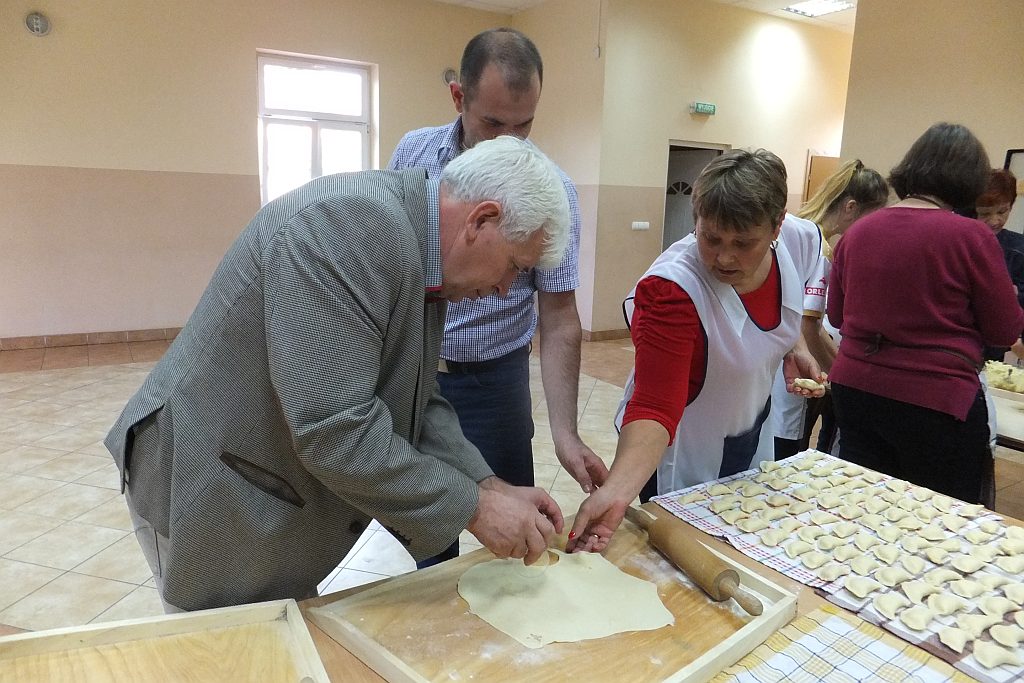 W Wągrodnie w gminie Ruja uczyli się jak robić pierogi