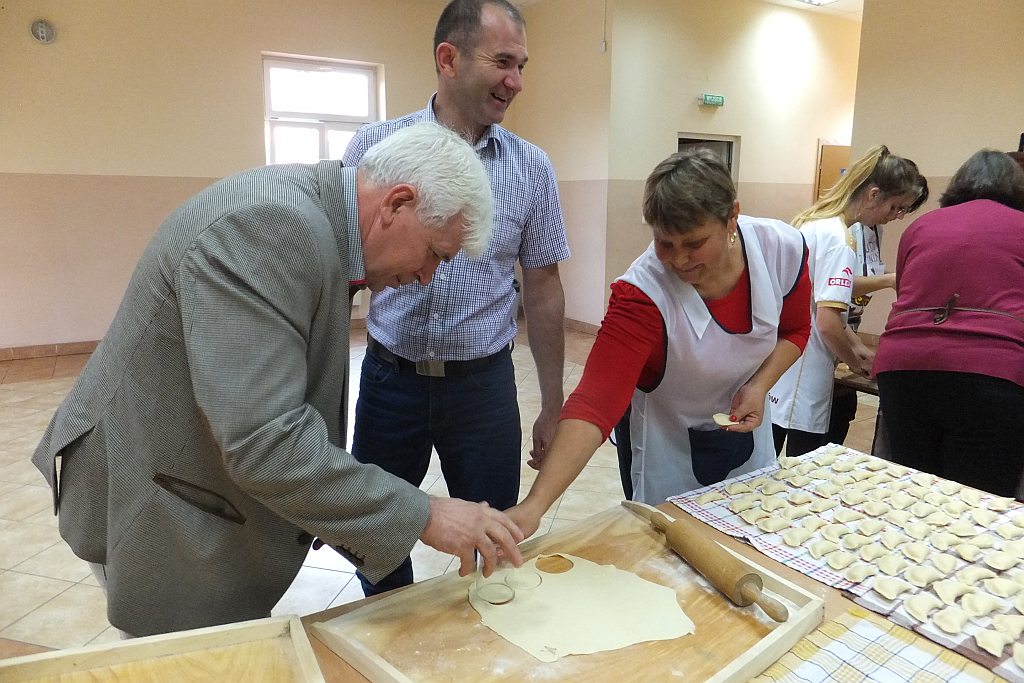 W Wągrodnie w gminie Ruja uczyli się jak robić pierogi