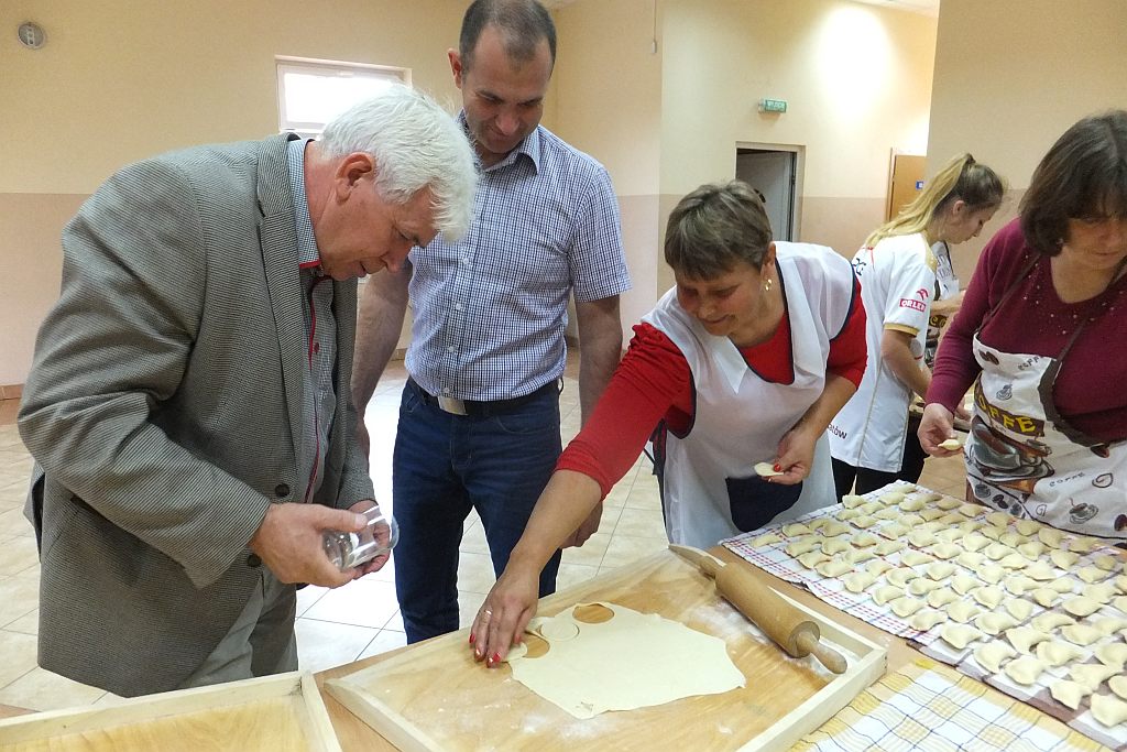 W Wągrodnie w gminie Ruja uczyli się jak robić pierogi