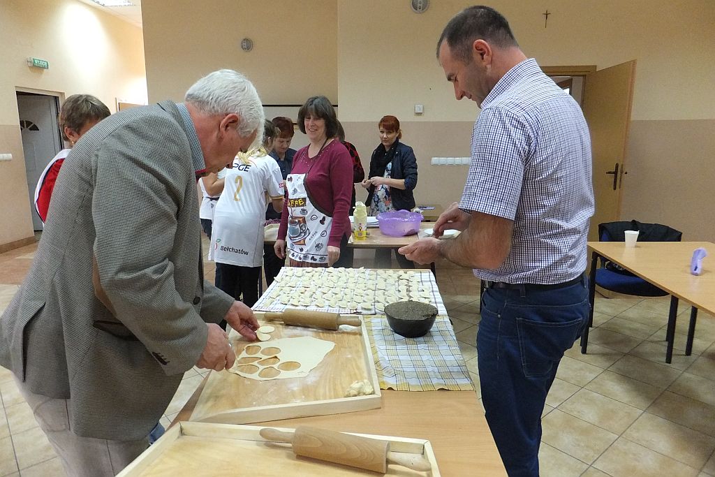 W Wągrodnie w gminie Ruja uczyli się jak robić pierogi