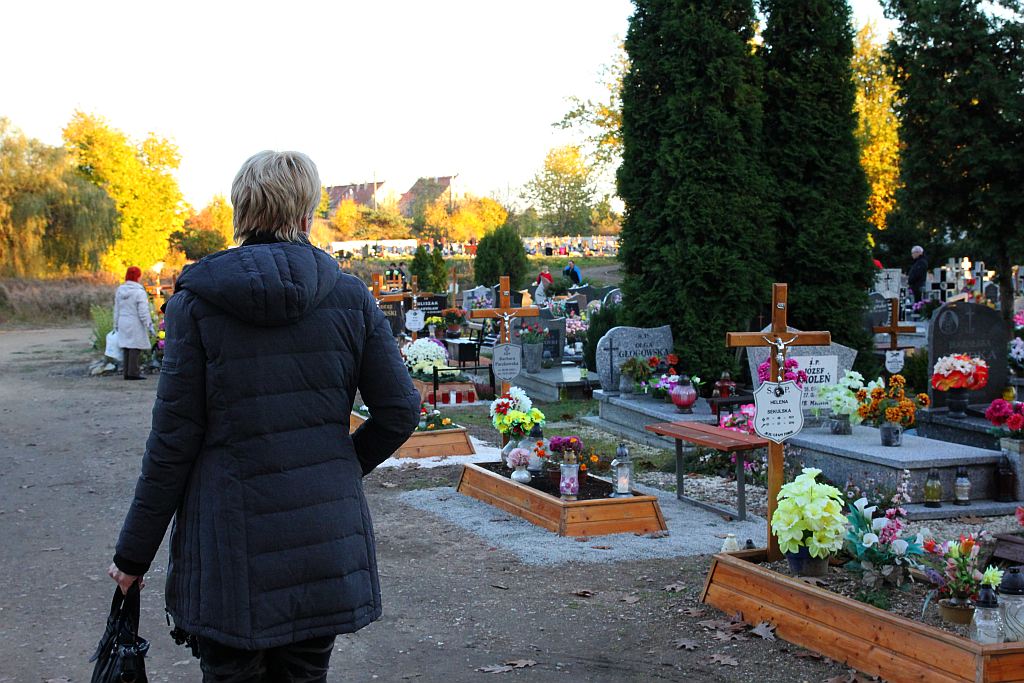 Cmentarz Komunalny na kilka dni przed świętem