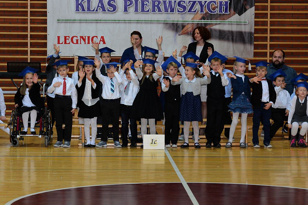 Pasowanie na pierwszoklasistów w SP 20