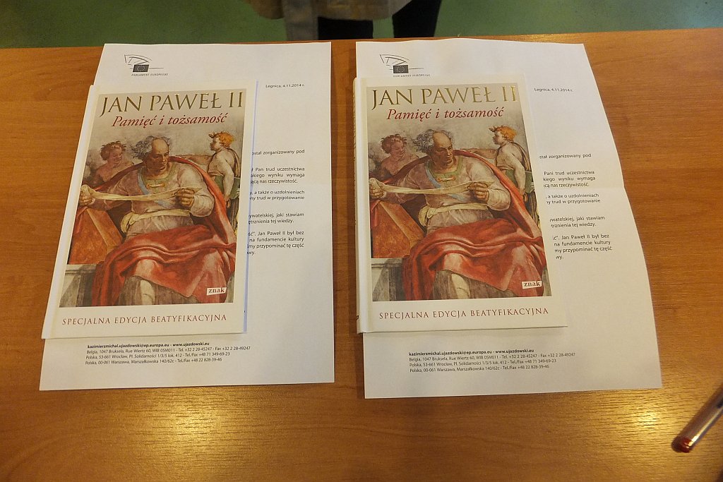 Pojadą do Brukseli z posłem Ujazdowskim