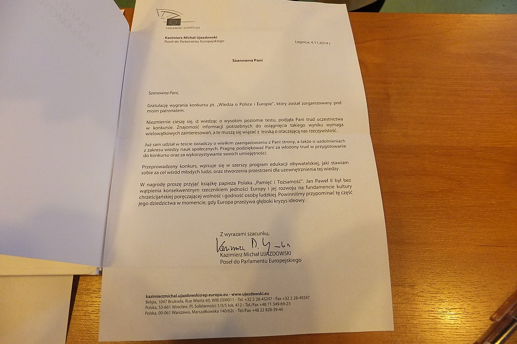 Pojadą do Brukseli z posłem Ujazdowskim