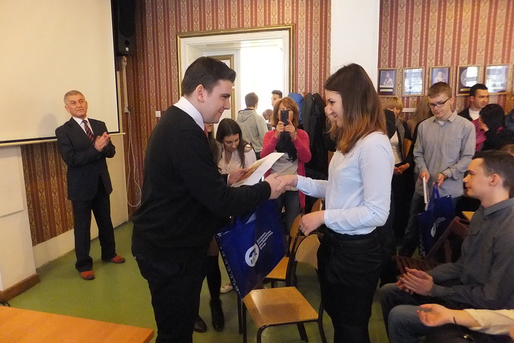 Pojadą do Brukseli z posłem Ujazdowskim