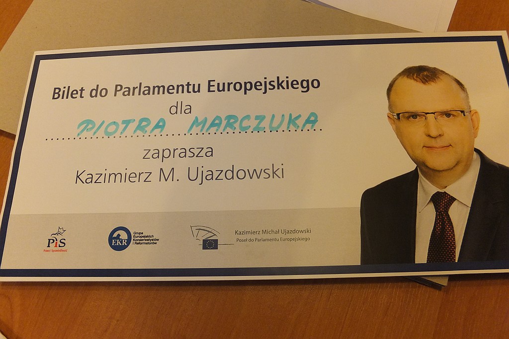 Pojadą do Brukseli z posłem Ujazdowskim