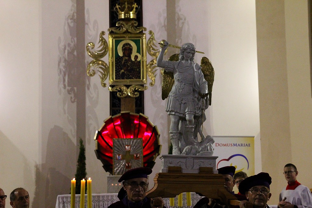 Nawiedzenie figury świętego Michała Archanioła z Gargano