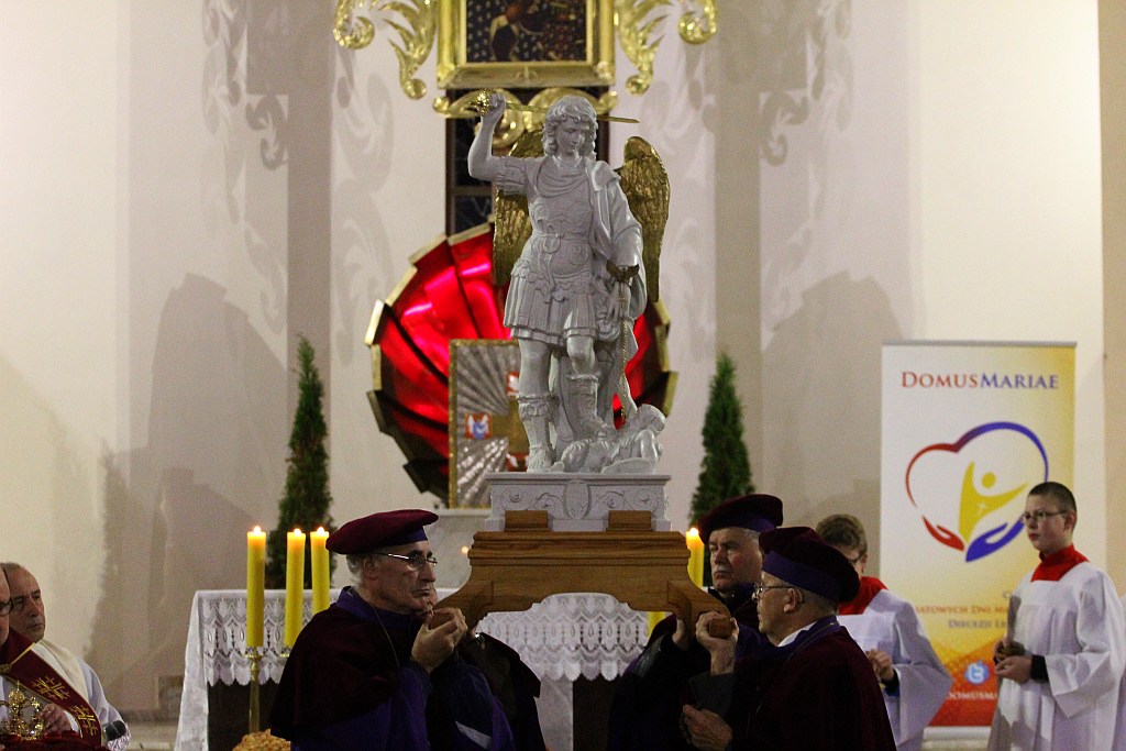 Nawiedzenie figury świętego Michała Archanioła z Gargano