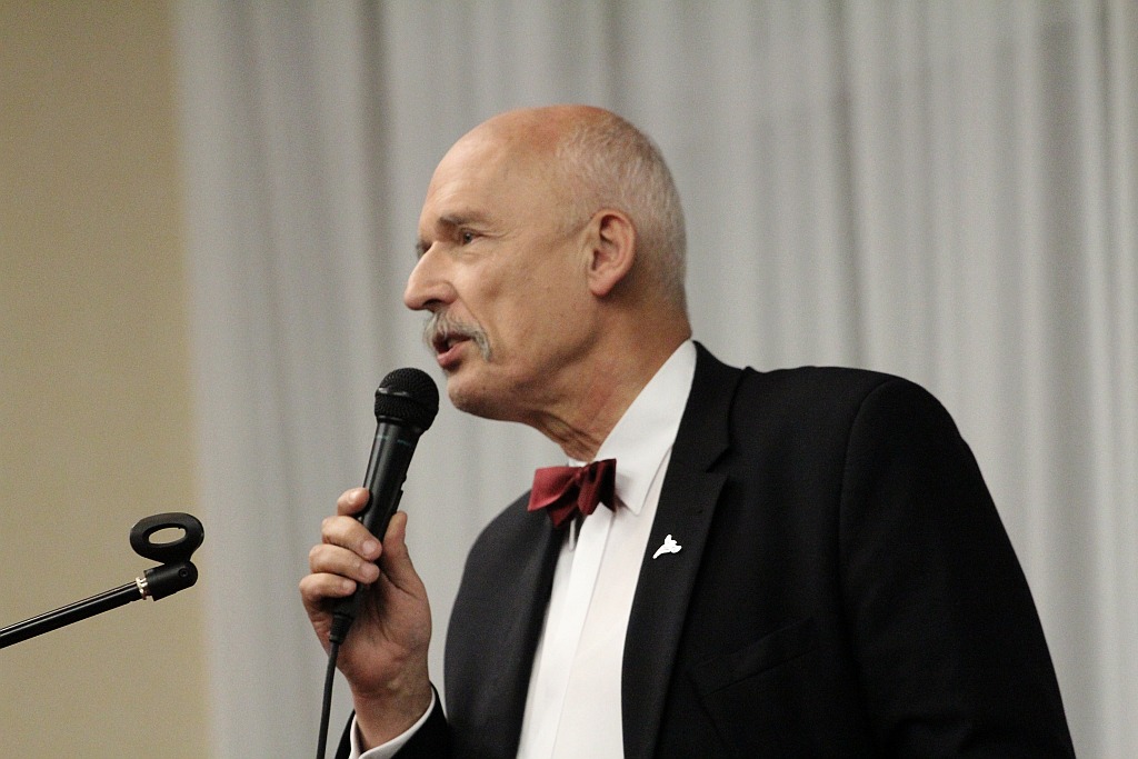 Tłum młodzieży słuchał Korwin-Mikkego