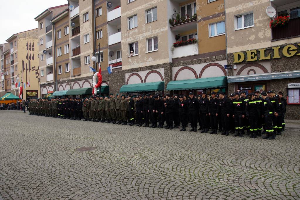 Uczniowie klas mundurowych ślubowali w Rynku