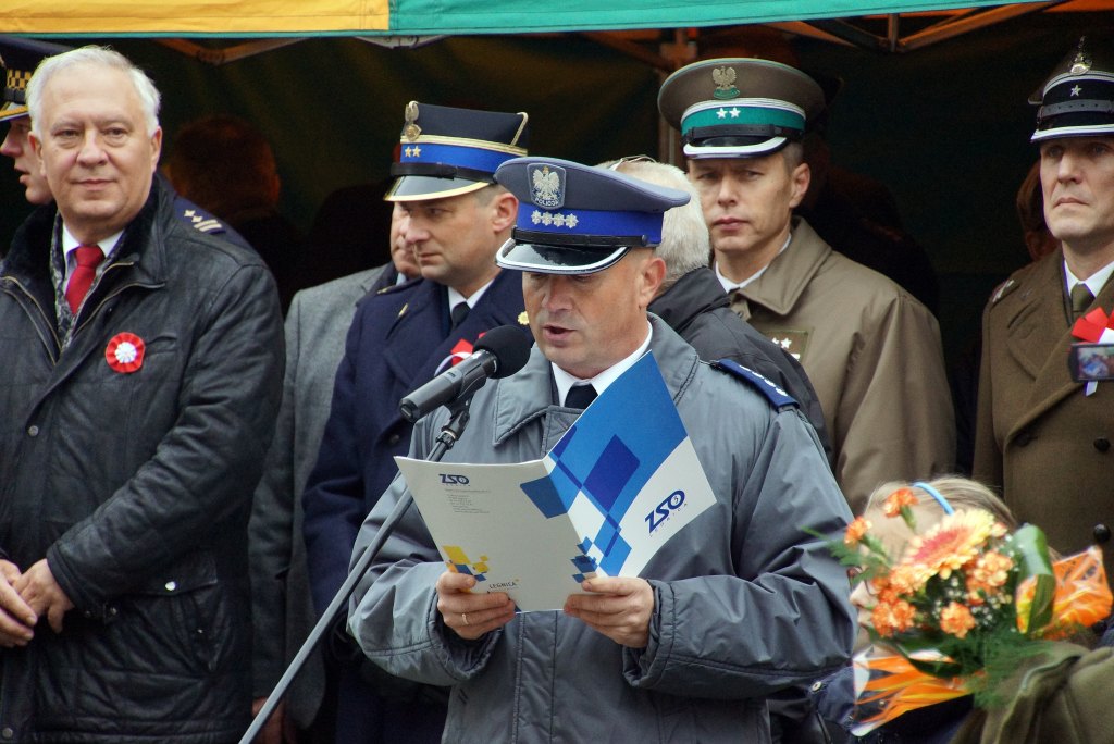 Uczniowie klas mundurowych ślubowali w Rynku