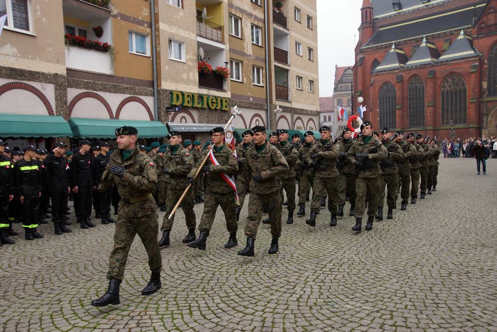 Uczniowie klas mundurowych ślubowali w Rynku
