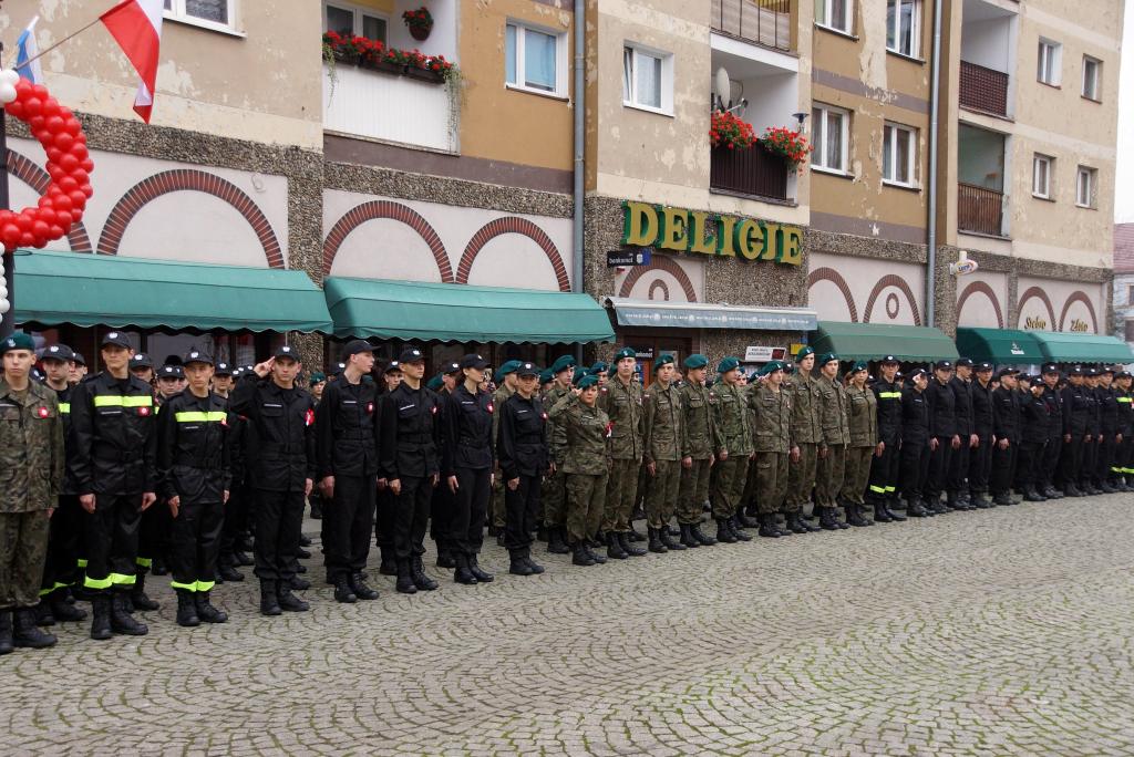 Uczniowie klas mundurowych ślubowali w Rynku