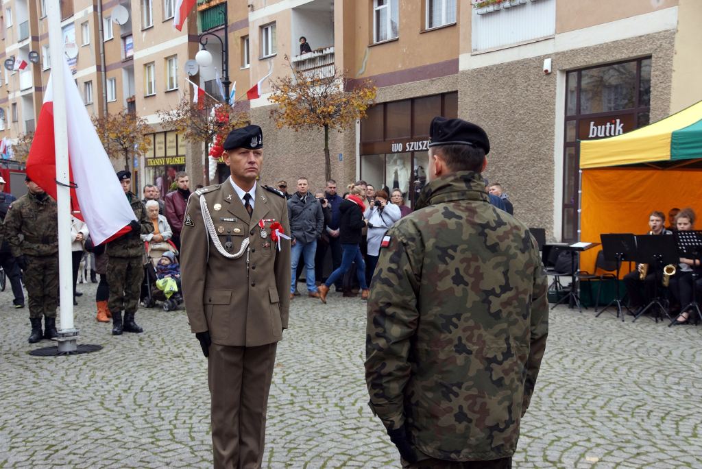 Uczniowie klas mundurowych ślubowali w Rynku