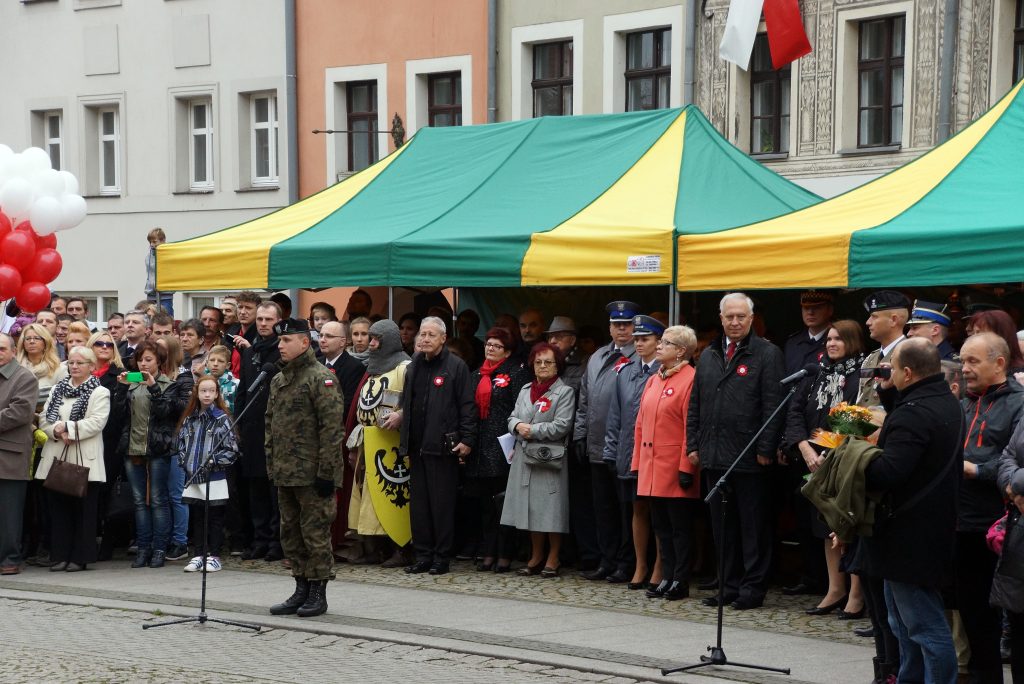 Uczniowie klas mundurowych ślubowali w Rynku