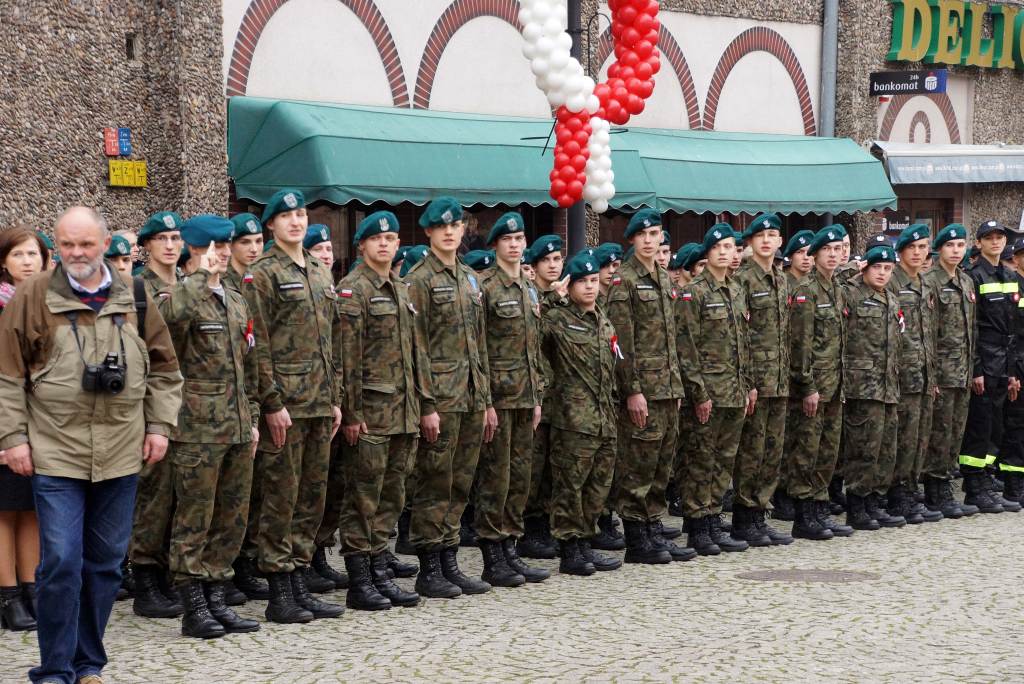Uczniowie klas mundurowych ślubowali w Rynku
