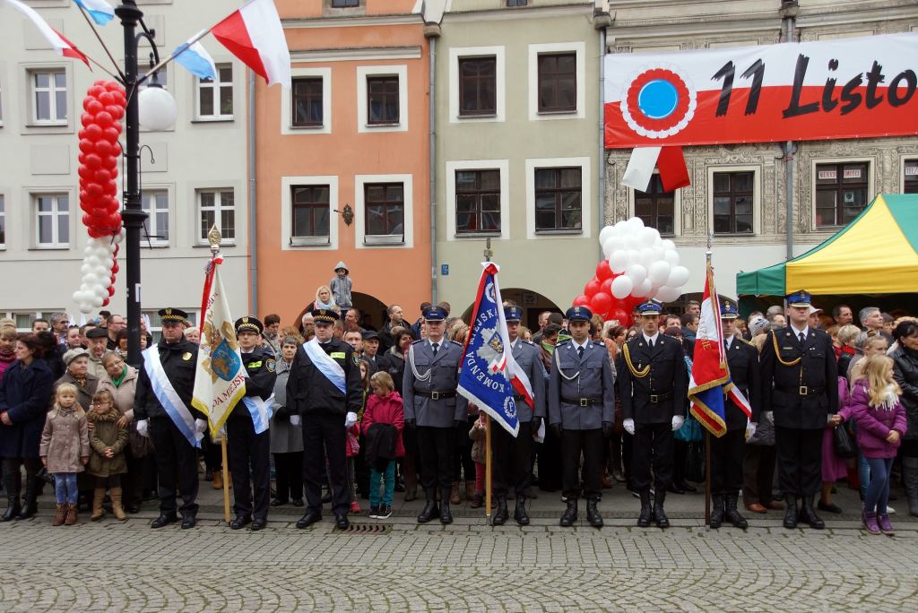 Uczniowie klas mundurowych ślubowali w Rynku