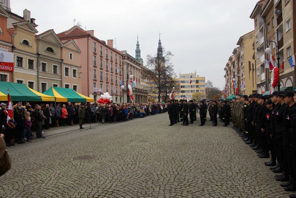 Uczniowie klas mundurowych ślubowali w Rynku