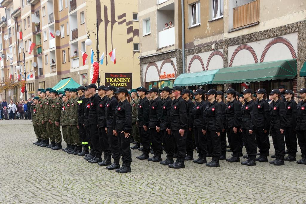 Uczniowie klas mundurowych ślubowali w Rynku