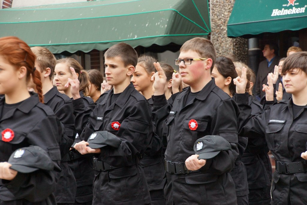 Uczniowie klas mundurowych ślubowali w Rynku