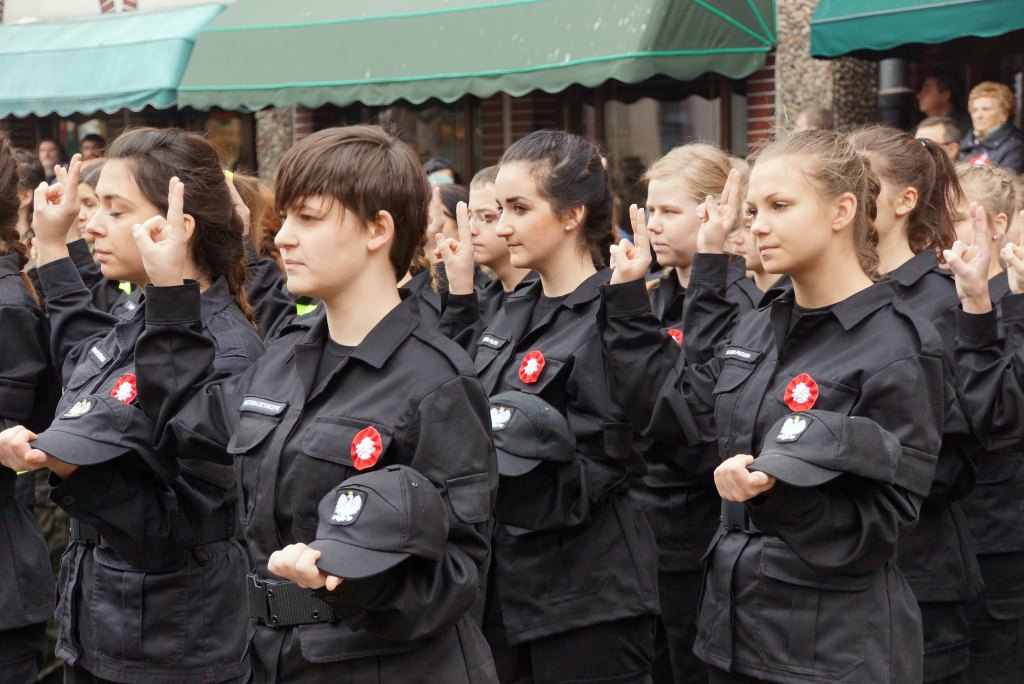 Uczniowie klas mundurowych ślubowali w Rynku