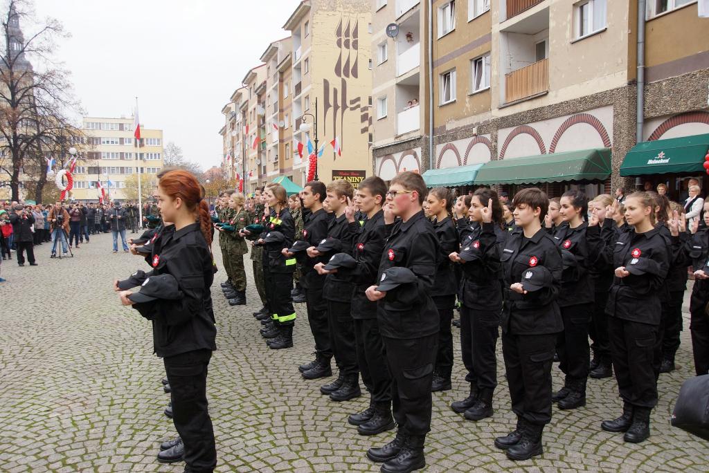 Uczniowie klas mundurowych ślubowali w Rynku