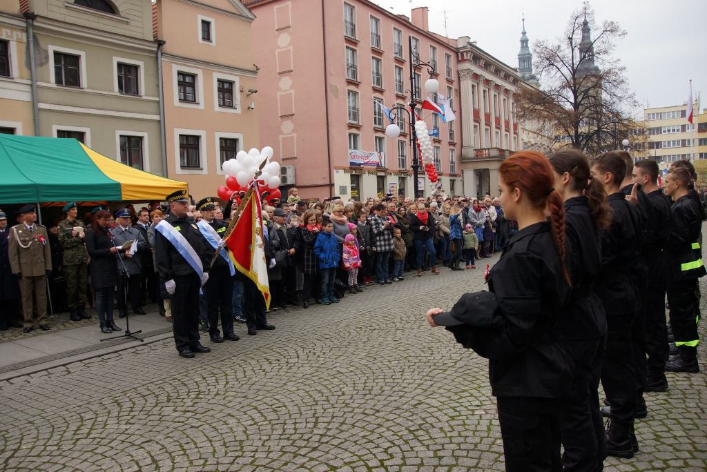 Uczniowie klas mundurowych ślubowali w Rynku