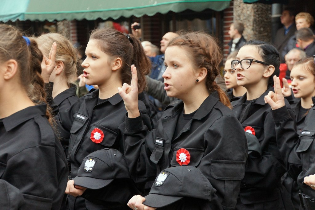 Uczniowie klas mundurowych ślubowali w Rynku