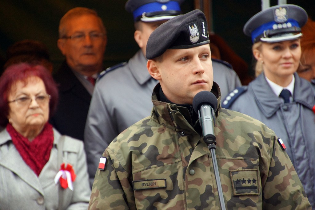 Uczniowie klas mundurowych ślubowali w Rynku