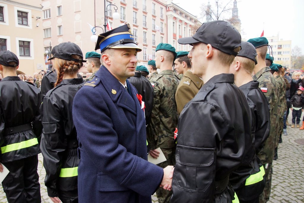 Uczniowie klas mundurowych ślubowali w Rynku