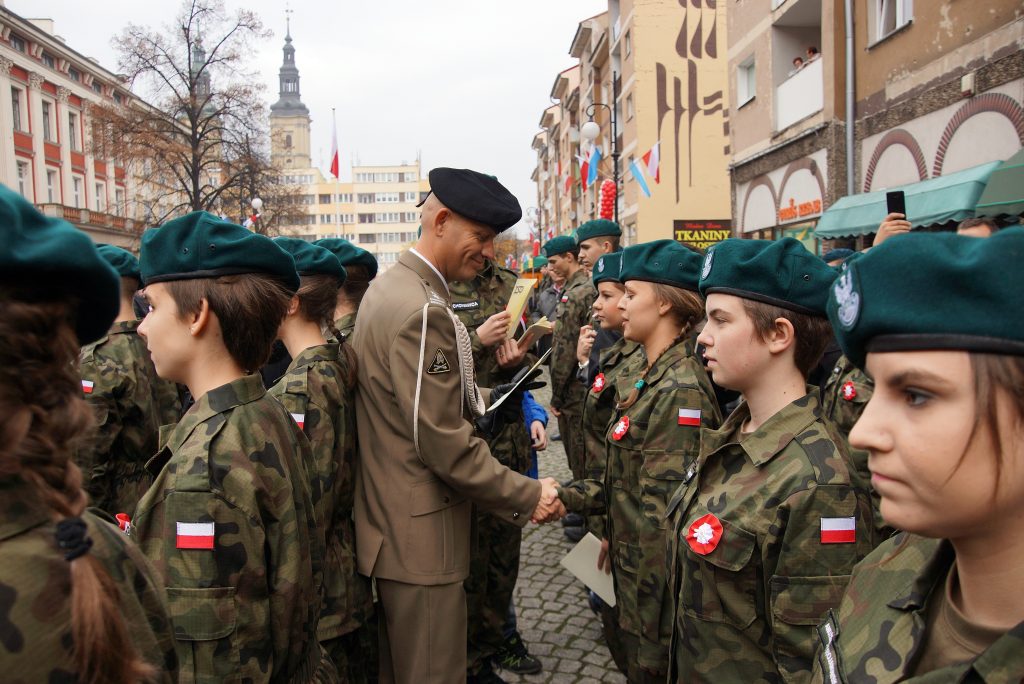Uczniowie klas mundurowych ślubowali w Rynku