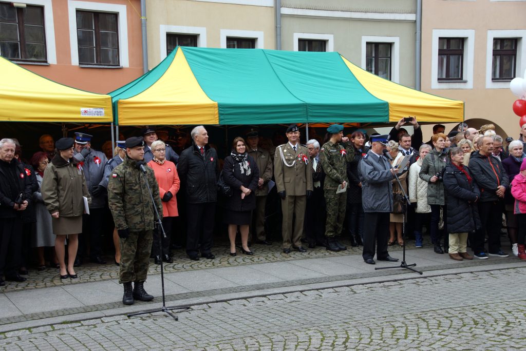 Uczniowie klas mundurowych ślubowali w Rynku