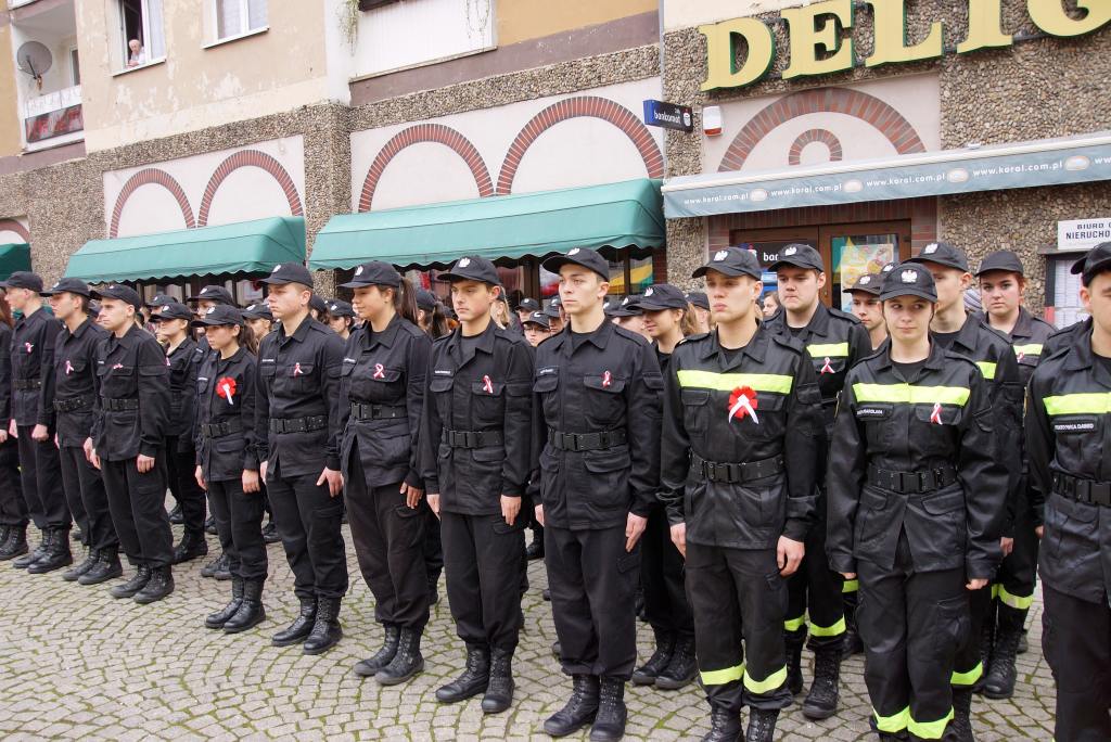 Uczniowie klas mundurowych ślubowali w Rynku