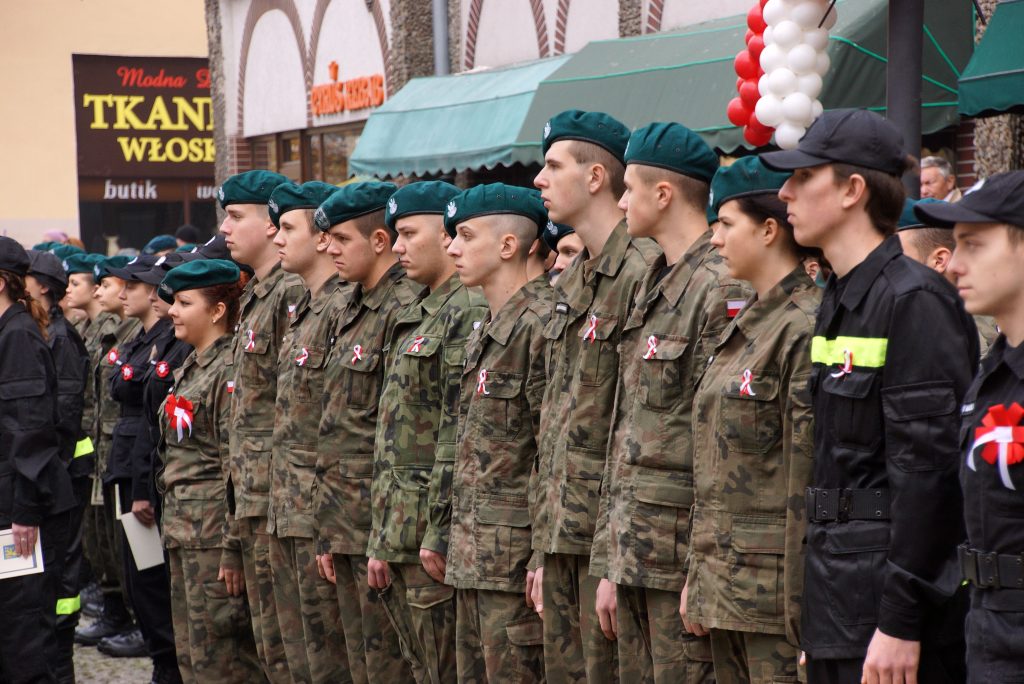Uczniowie klas mundurowych ślubowali w Rynku