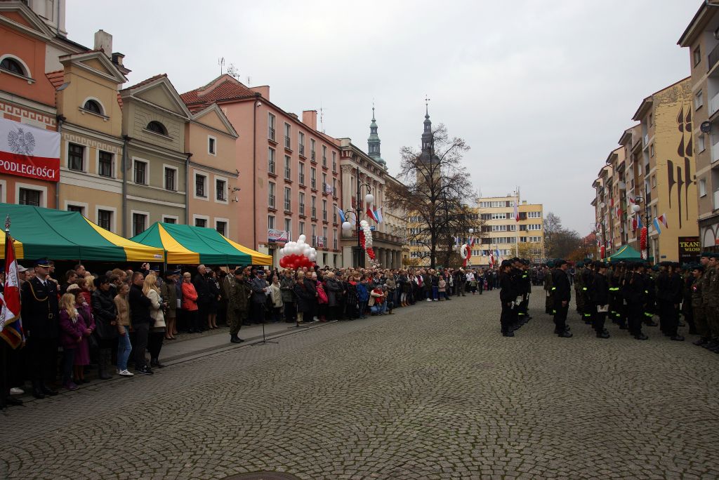 Uczniowie klas mundurowych ślubowali w Rynku